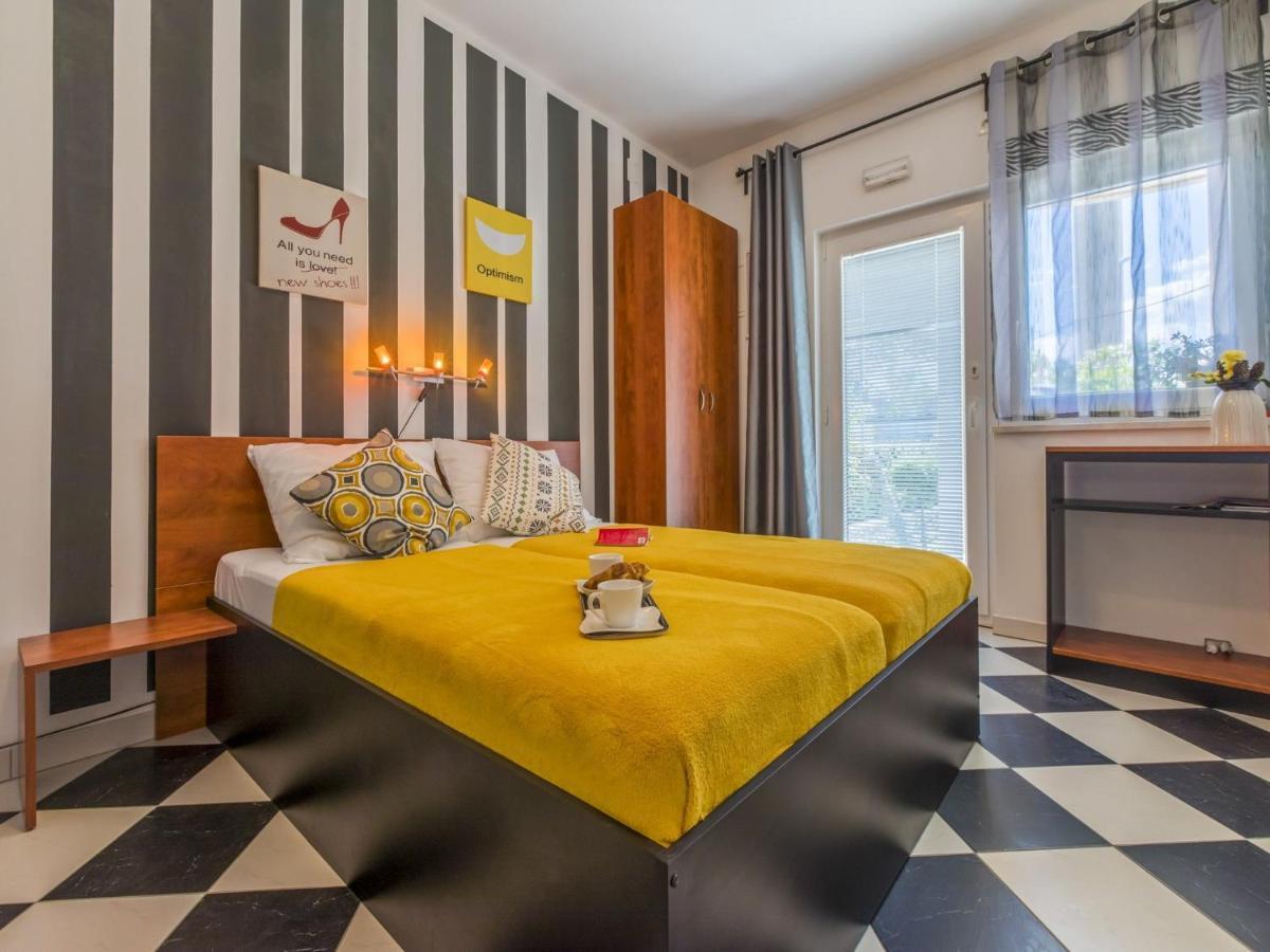 Apartments Rabbit Цриквеница Экстерьер фото